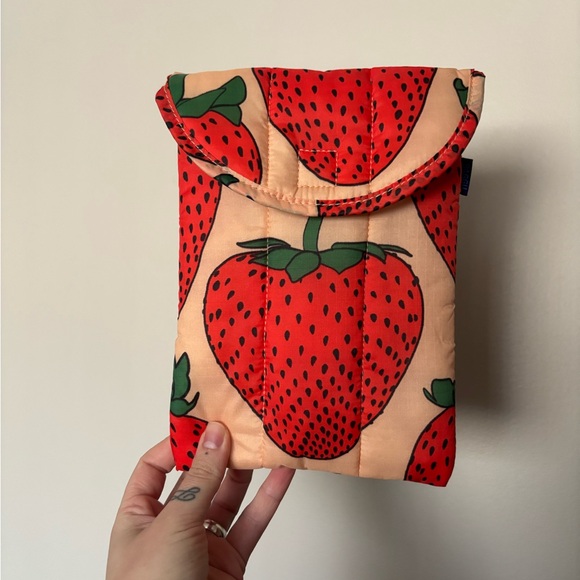 BAGGU Handbags - Baggu 8” Puffy Tablet Sleeve